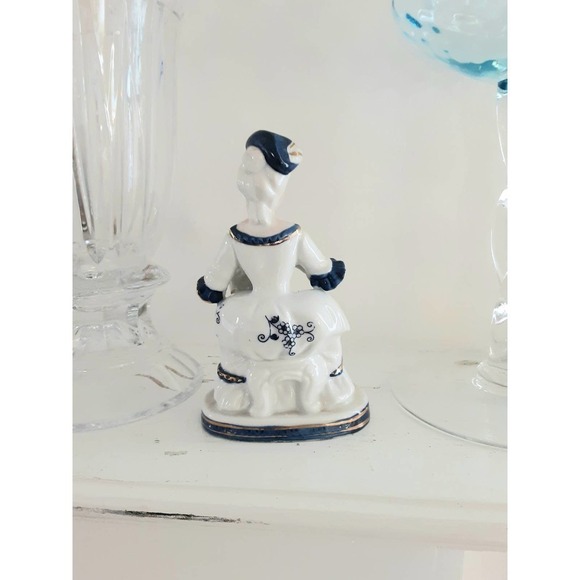 KPM Colonial Woman Porcelain Figurine - Picture 8 of 8